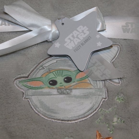 Disney Star Wars Stars Gray Baby Yoda Mandalorian Fuzzy Blanket Infant Boys NWT - Picture 3 of 5